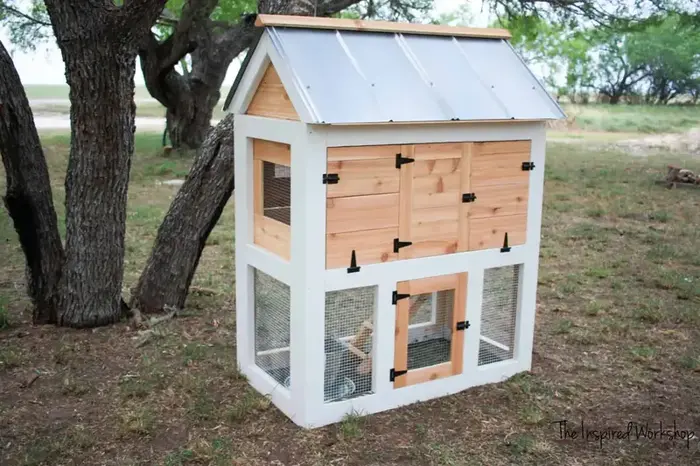 Small Chicken Coop Plan for 2 to 3 Hens (theinspiredworkshop)